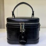 Elegant Crocodile-Texture Women’s Handbag – Classic Black Luxury Style